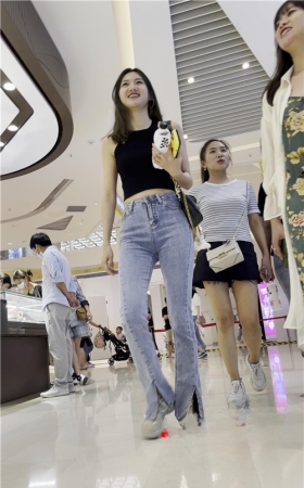 长腿牛仔美女