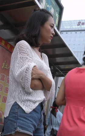 拥有冷艳气质的美女