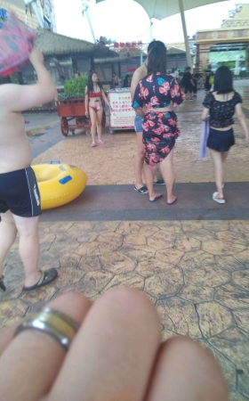 红色比基尼 [21P]