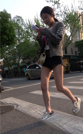 黑色牛仔短裤月牙小妹