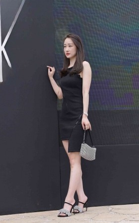 美女的鞋子真好看~ [10P]