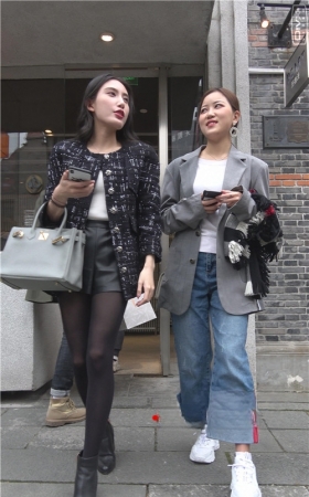 漂亮的黑丝美女