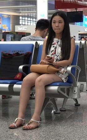 呆萌可爱的连衣裙玉足气质美女 [2.20 GB/MP4]