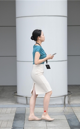 制服包屯裙美眉(57P)