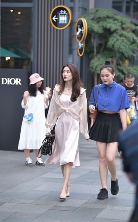 小姐姐的裙子好贴身