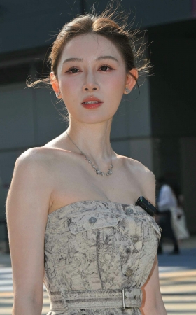 2661-1-179√深港澳敏敏-裹胸美足～好香啊～ 12P