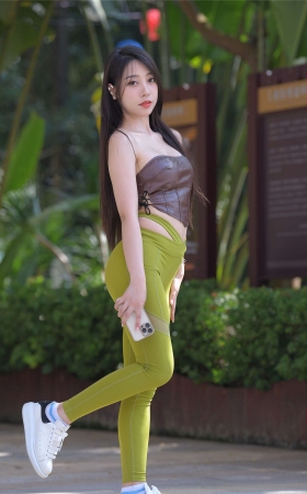 一始街拍作品 – 绿色瑜伽美女