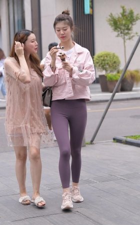 吃冰淇淋的瑜伽裤小姐姐 [22P]