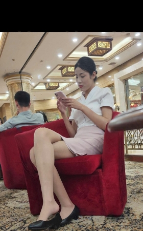原创4K三位新空乘面试休息时肉丝高跟挑鞋 5P