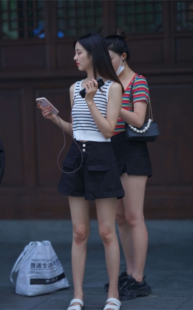 可爱短裙小妹