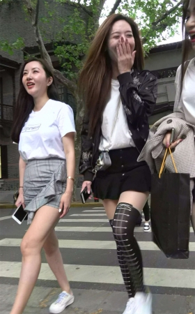 清纯气质美女姐妹三人行