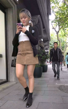 棕色裙美腿气质美女