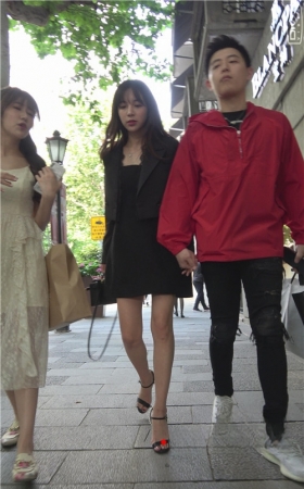 漂亮的黑裙小姐姐