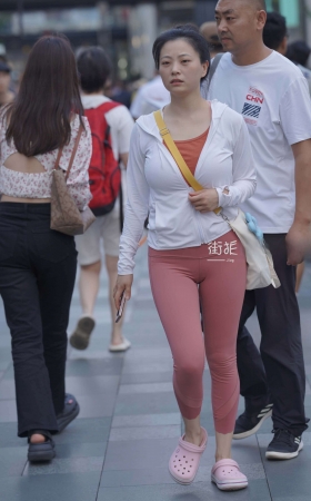 成熟的紧身瑜伽裤美妇 [21P]