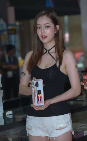 舌尖上的诱惑，大长腿美女 [19P]