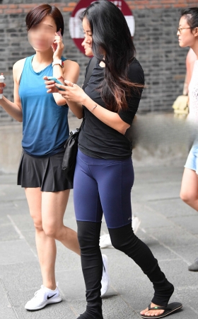 蓝色紧身瑜伽裤长靴少妇 [10P]