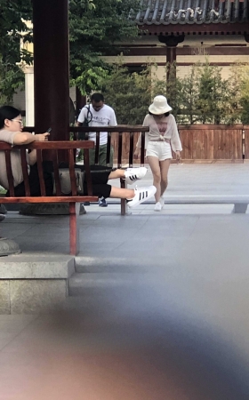浑圆白短裤妹妹 [19P]