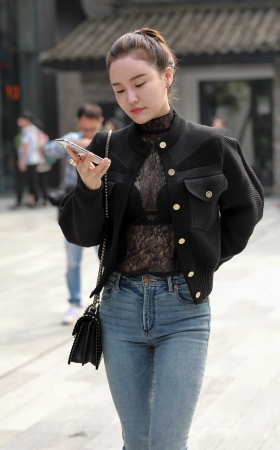 气质酥胸美女 [28P]