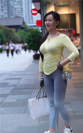 紧身瑜伽裤美女