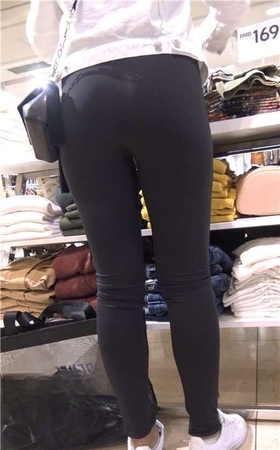4K-黑色紧身裤圆臀小姐姐买衣服街拍视频 [1.14 GB]