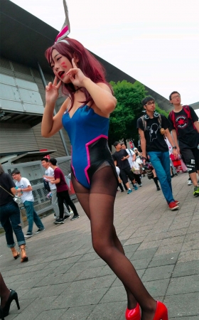 黑丝袜红高跟紧身连体衣cosplay的肉肉女孩