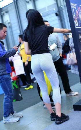 手持玫瑰的邻家小妹 [22P]