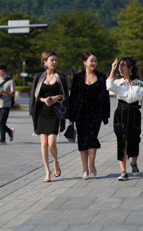 影行者街拍作品 – 霸气短发凉高御姐