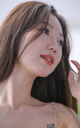 白嫩短裙礼仪美女 [19P]