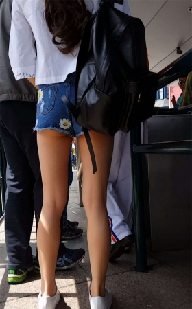 美女长腿学生妹