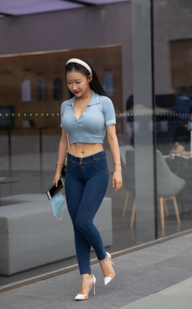 蜜桃小姐姐 尽显好身材