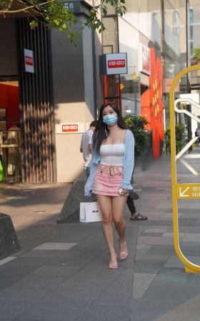 街拍短裙大长腿姐姐 [21P]