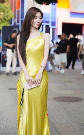 可爱的黄色长裙美女(73P)