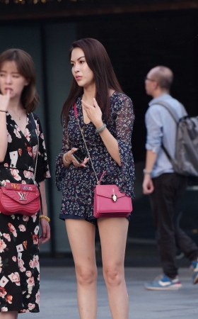 高挑的** [16P]