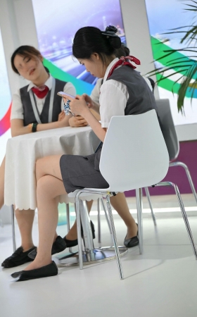 银行小姐姐悄悄拖鞋晾丝 [19P]