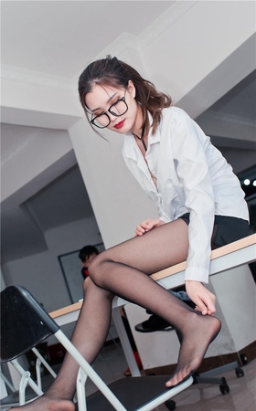 极品黑丝美女OL婷婷的工作日常之下班图片3A141[343P-2.77G]