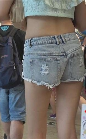 chinajoy现场偶遇极品美臀牛仔热裤美女。
