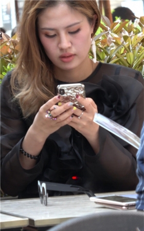 黑色热裤月牙妹子