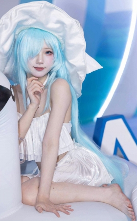 L1632碧蓝航线清凉节开更!官方coser彼晨又在偷懒的美腿玉足 11P
