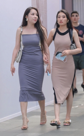 长裙姐妹 [18P]