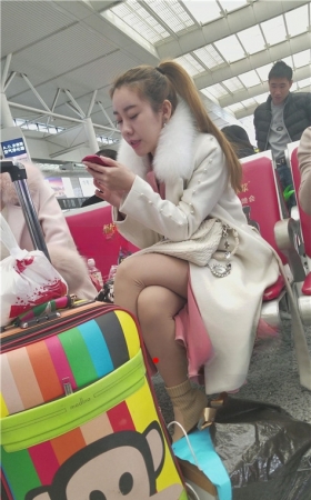 两个肉丝妹子