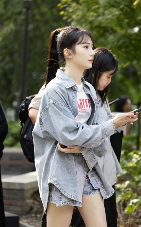 241010-5=66 时装周偶遇上戏女演员网红徐东艺 7P