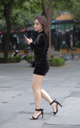 美丽与性感并存的她 [22P]