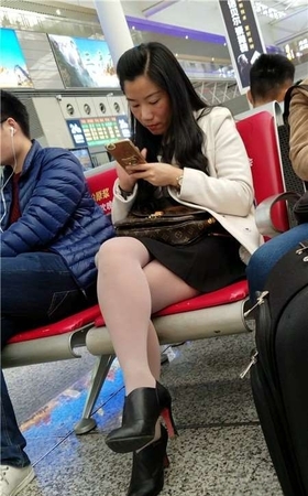 4K – 黑色高跟鞋性感街拍丝袜少妇