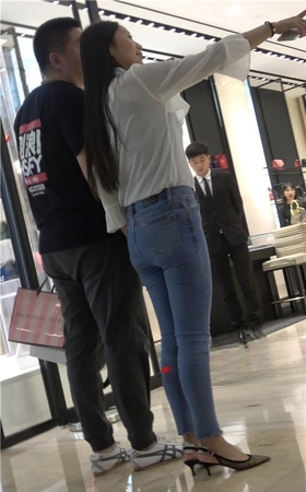 超紧蓝牛美女