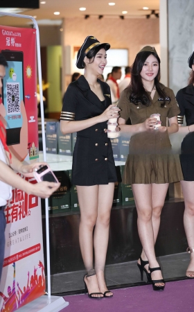 大长腿一字高跟凉鞋机长制服小姐姐 [19P]