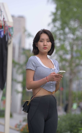 [一始专区] 黑色瑜伽裤美女 【图片➕视频】 [10P]