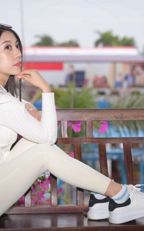 白色瑜伽课美女 [44P]