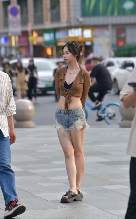 夏日热裤女生