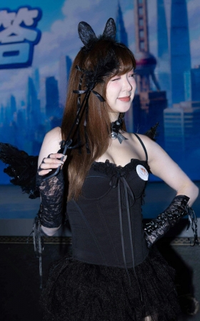 L1637 26CJ-恺英网络展台美胸模特呆萌琳的黑丝美腿玉足 9P