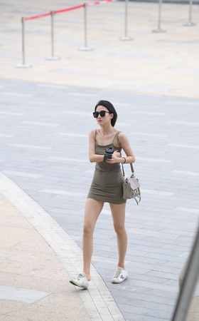 短发小姐姐